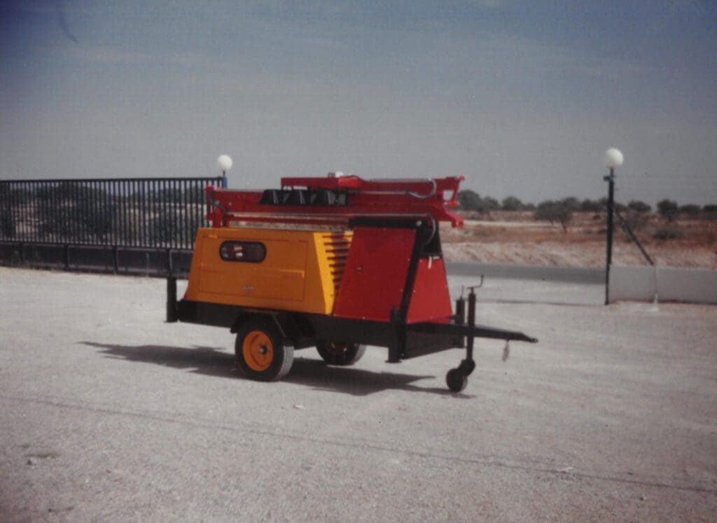 Nuevos grupos electrógenos compactos y súper silenciosos STAGE V de 900 kVA y 1100 kVA 1 torre antigua